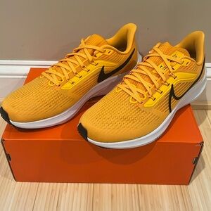 SOLD Nike Air Zoom Pegasus 39 TB University Gold Size 10.5